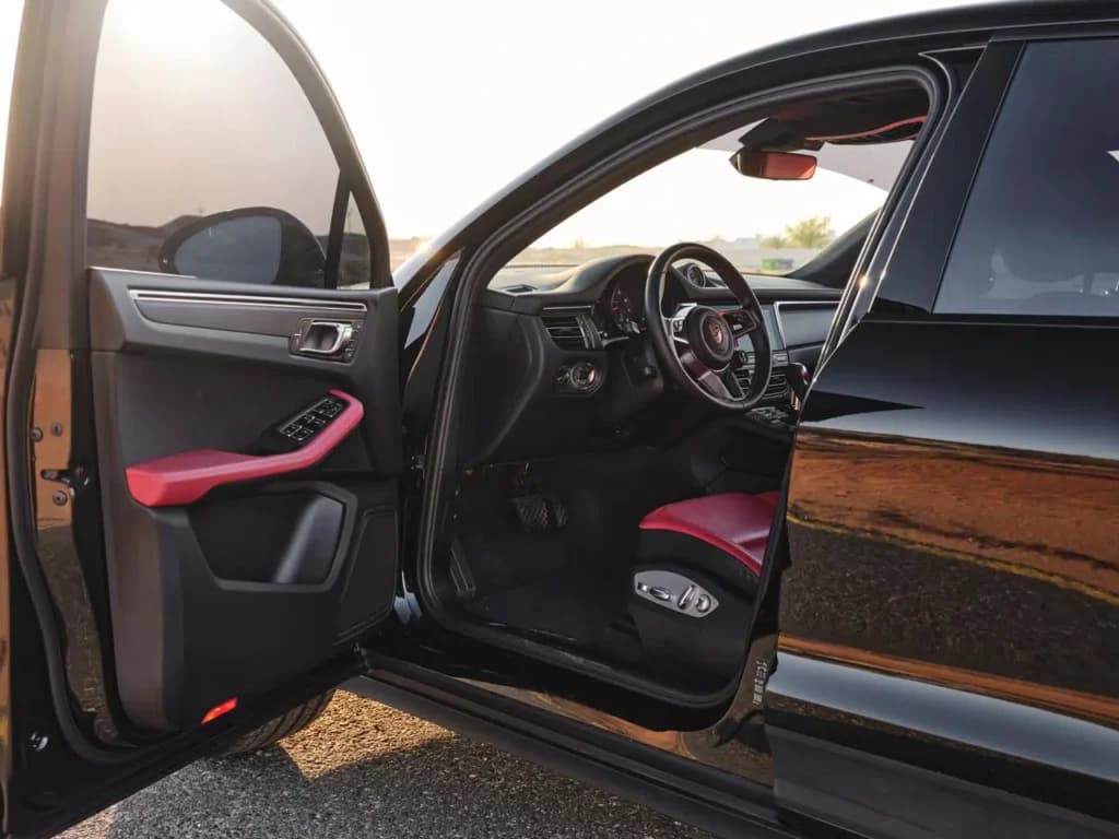 Porsche Macan Sports — 7 of 9