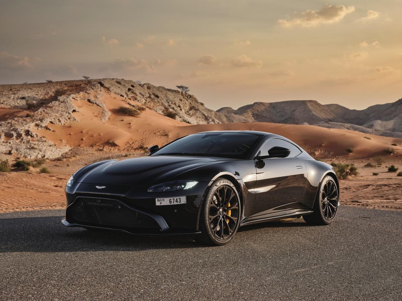 Aston Martin Vantage — 3 of 9