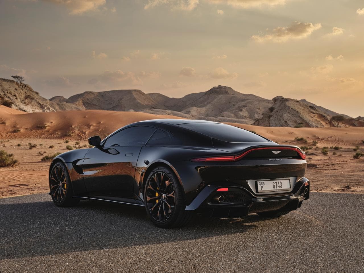 Aston Martin Vantage — 5 of 9