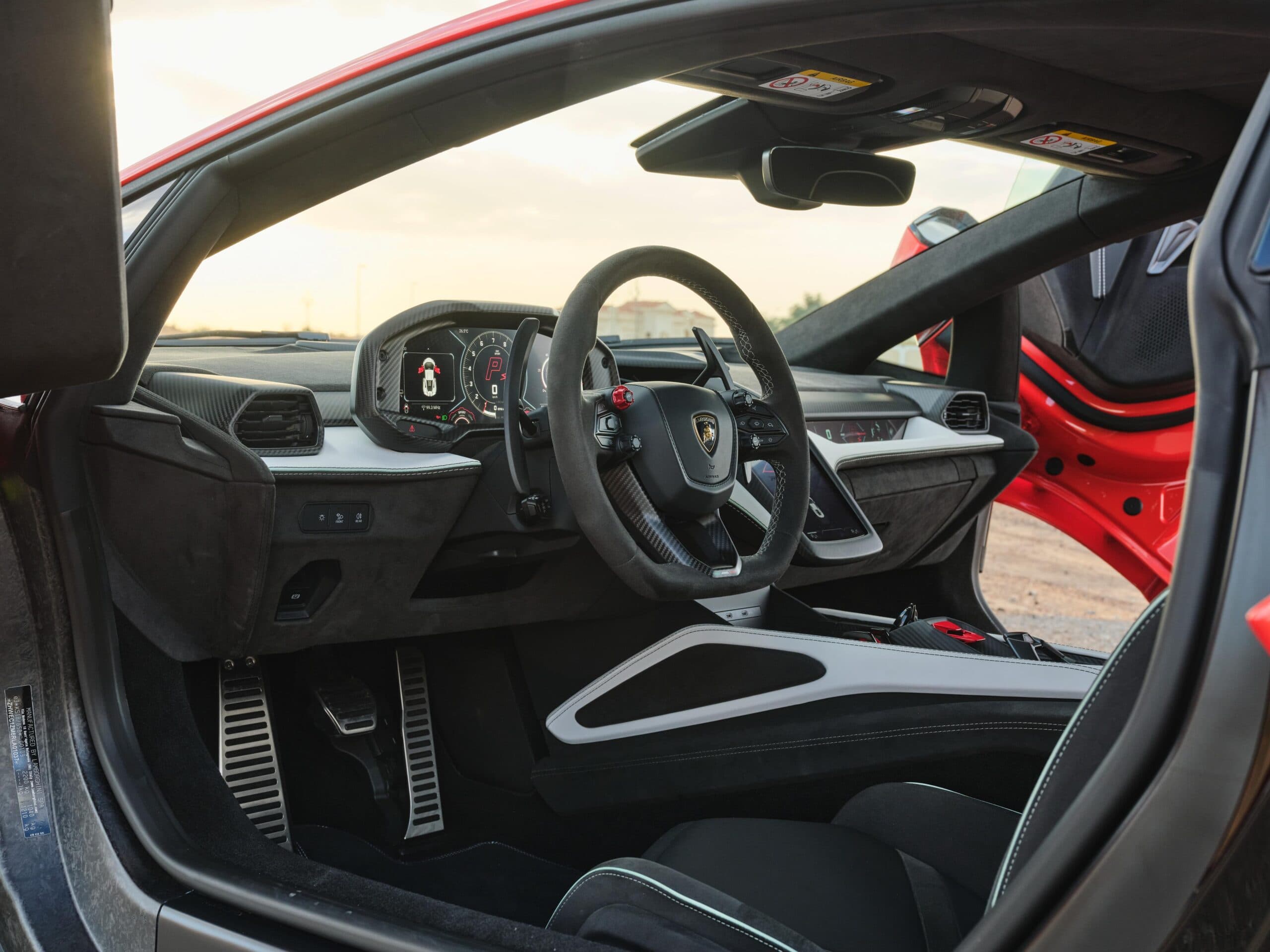 Lamborghini Revuelto — 9 of 14