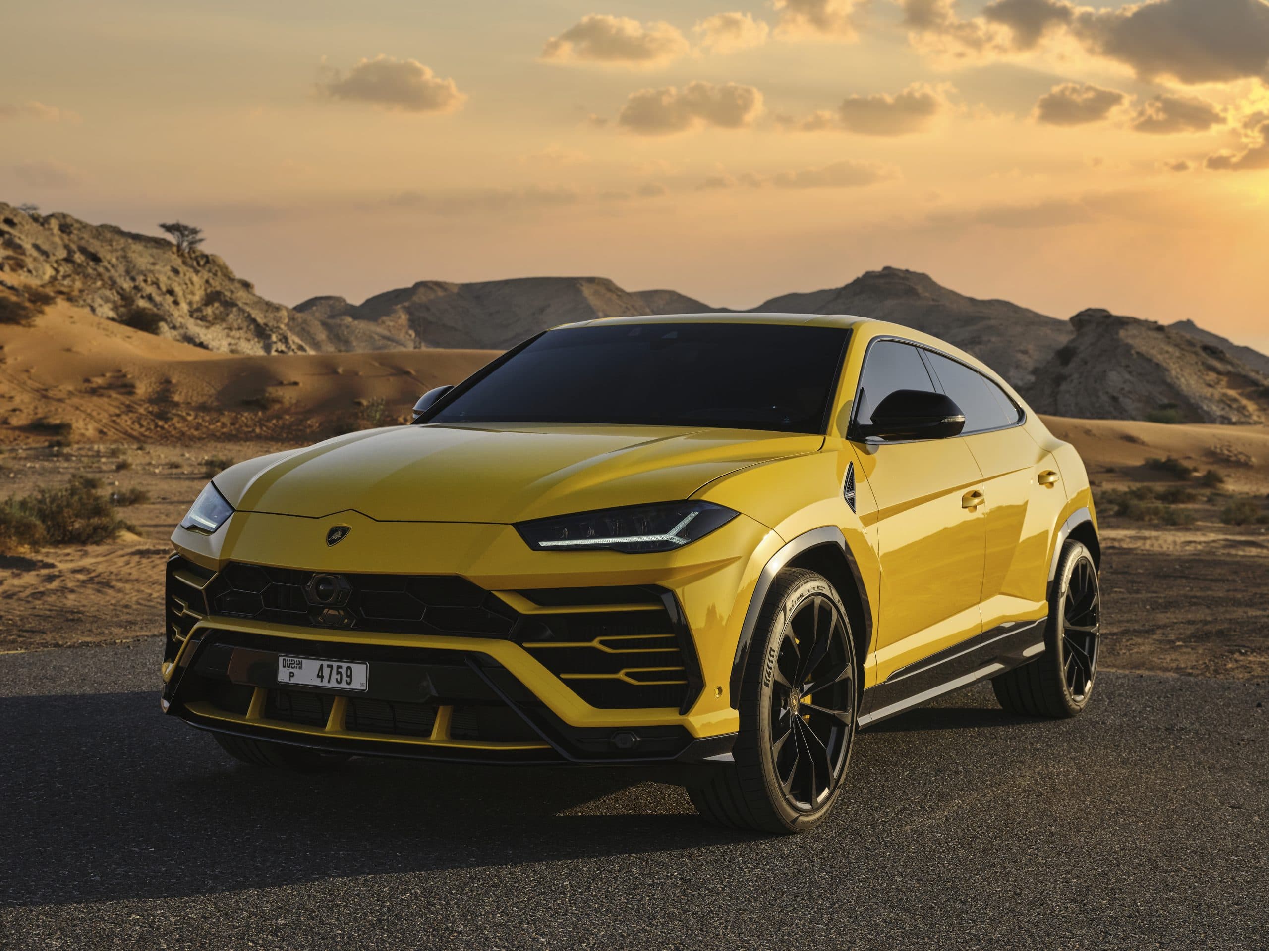 Lamborghini Urus Yellow — 2 of 5