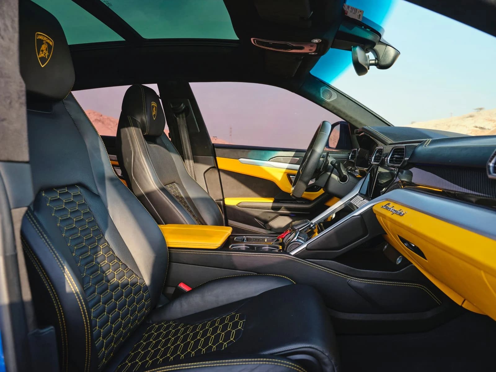 Lamborghini Urus Yellow — 3 of 5