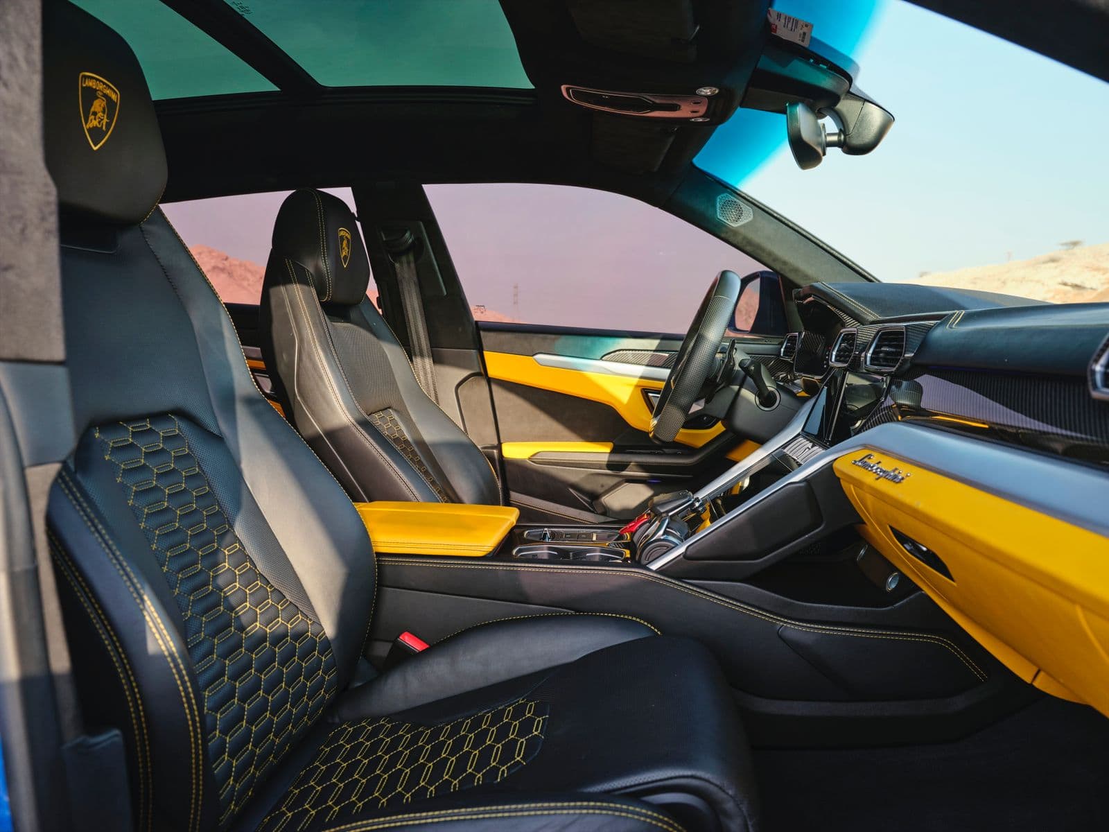 Lamborghini Urus Yellow — 4 of 5